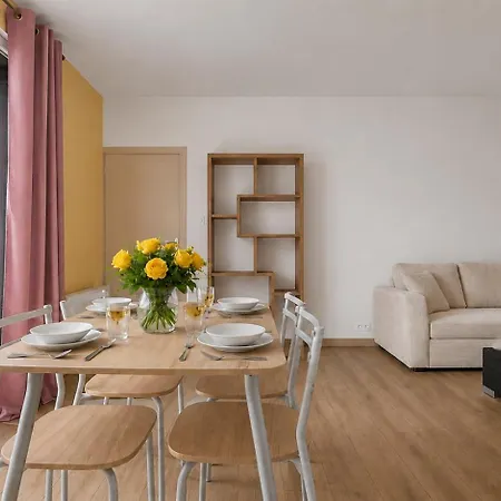 Lumineux Avec Balcon Et Parking Gratuit