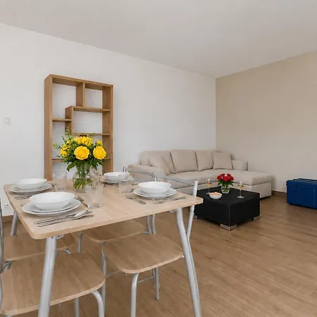 Lumineux Avec Balcon Et Parking Gratuit *