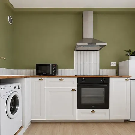 Apartment Lumineux Avec Balcon Et Parking Gratuit